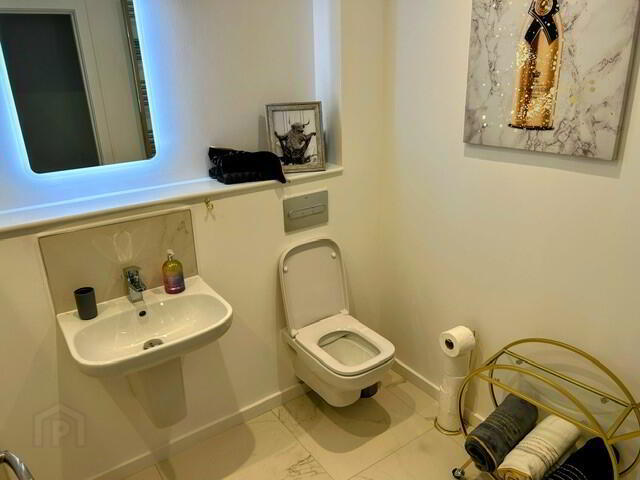 Apt 10, Riverview Court 20 of 25