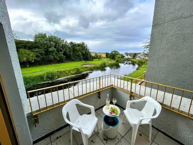Apt 10, Riverview Court 22 of 25