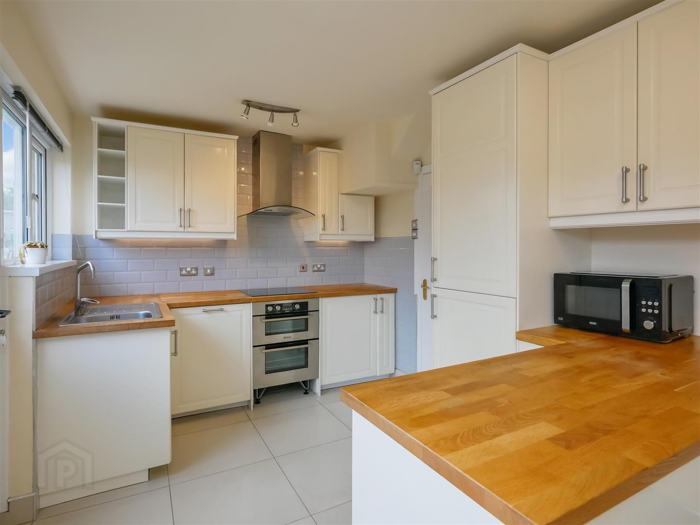 18 Burnside Avenue 9 of 26
