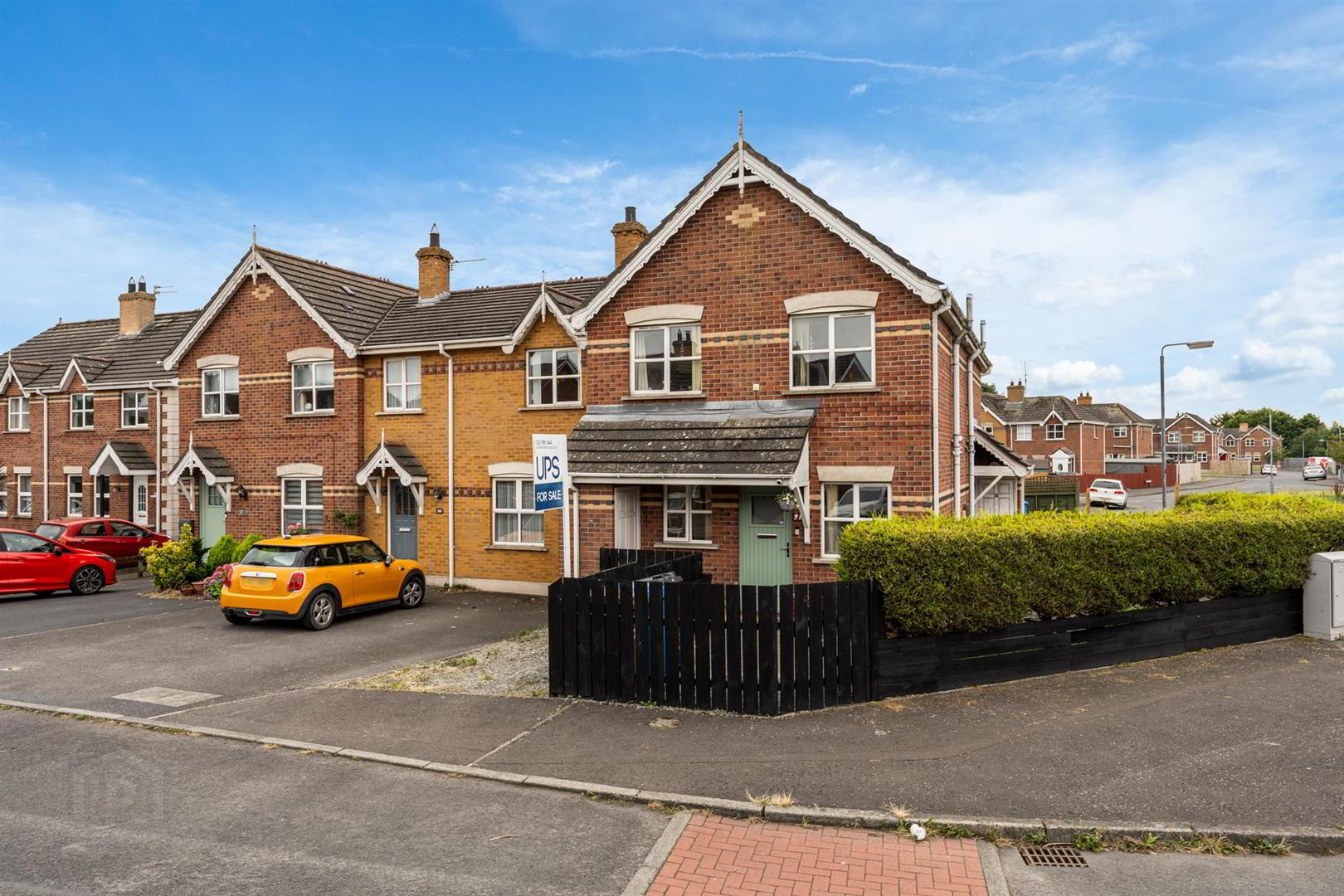 31 Whitethorn Avenue 1 of 20