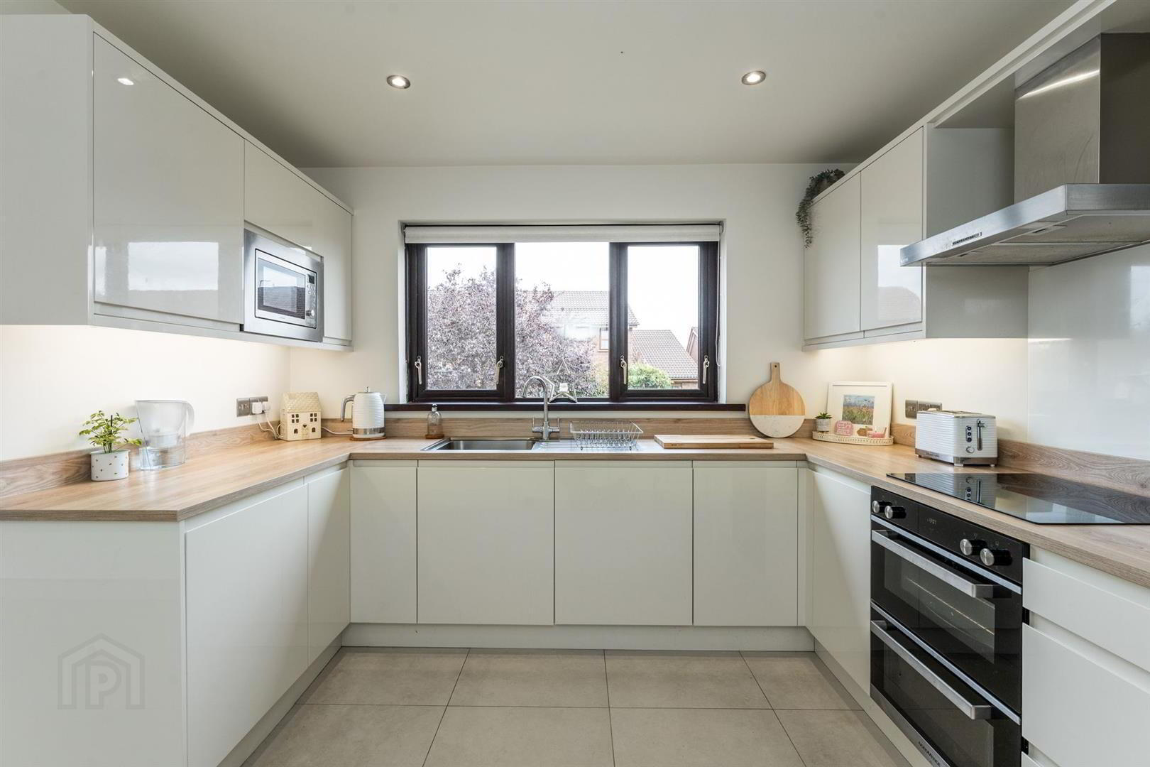 33 Lord Wardens Grange 12 of 27