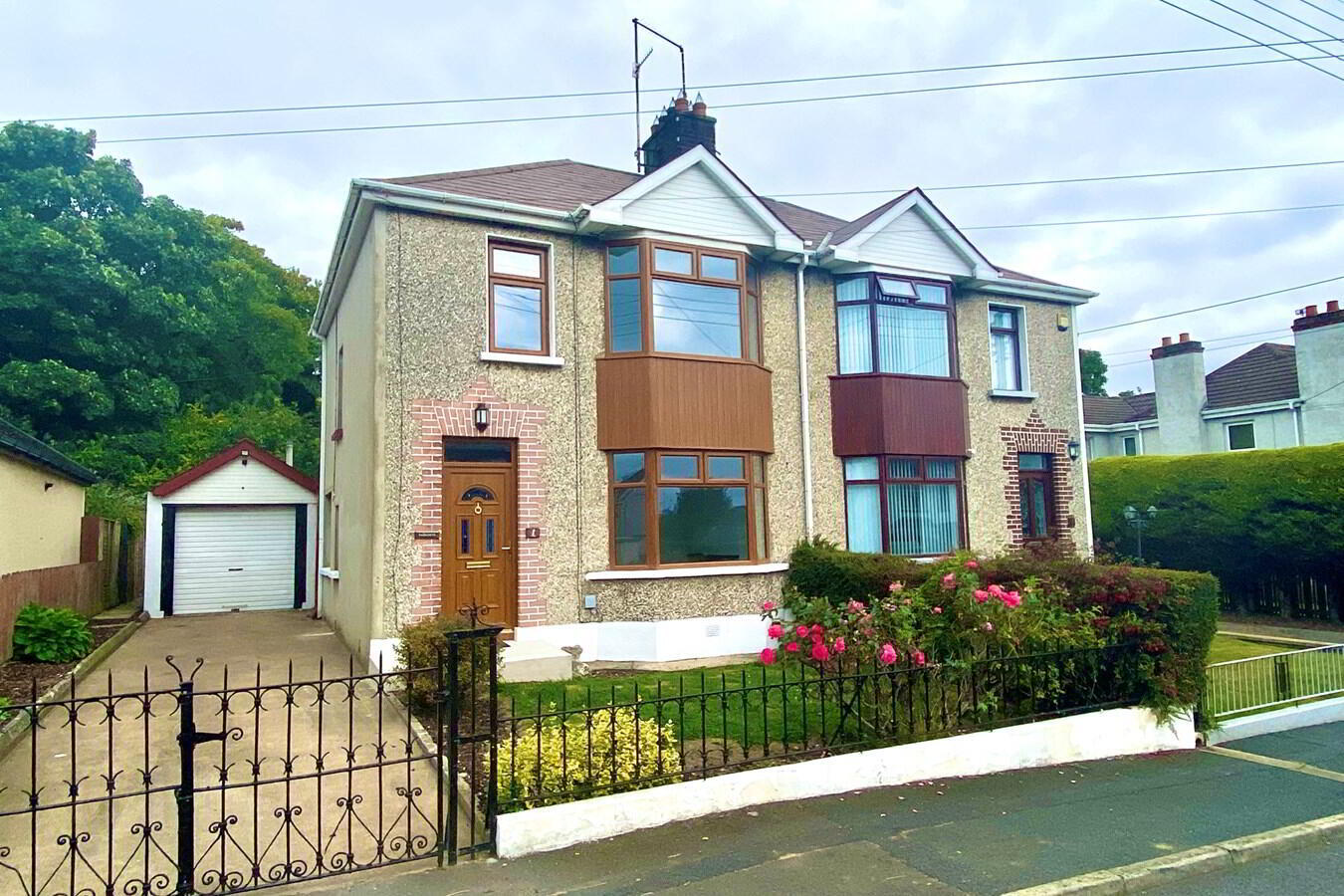 1 Oakleigh Park 1 of 16