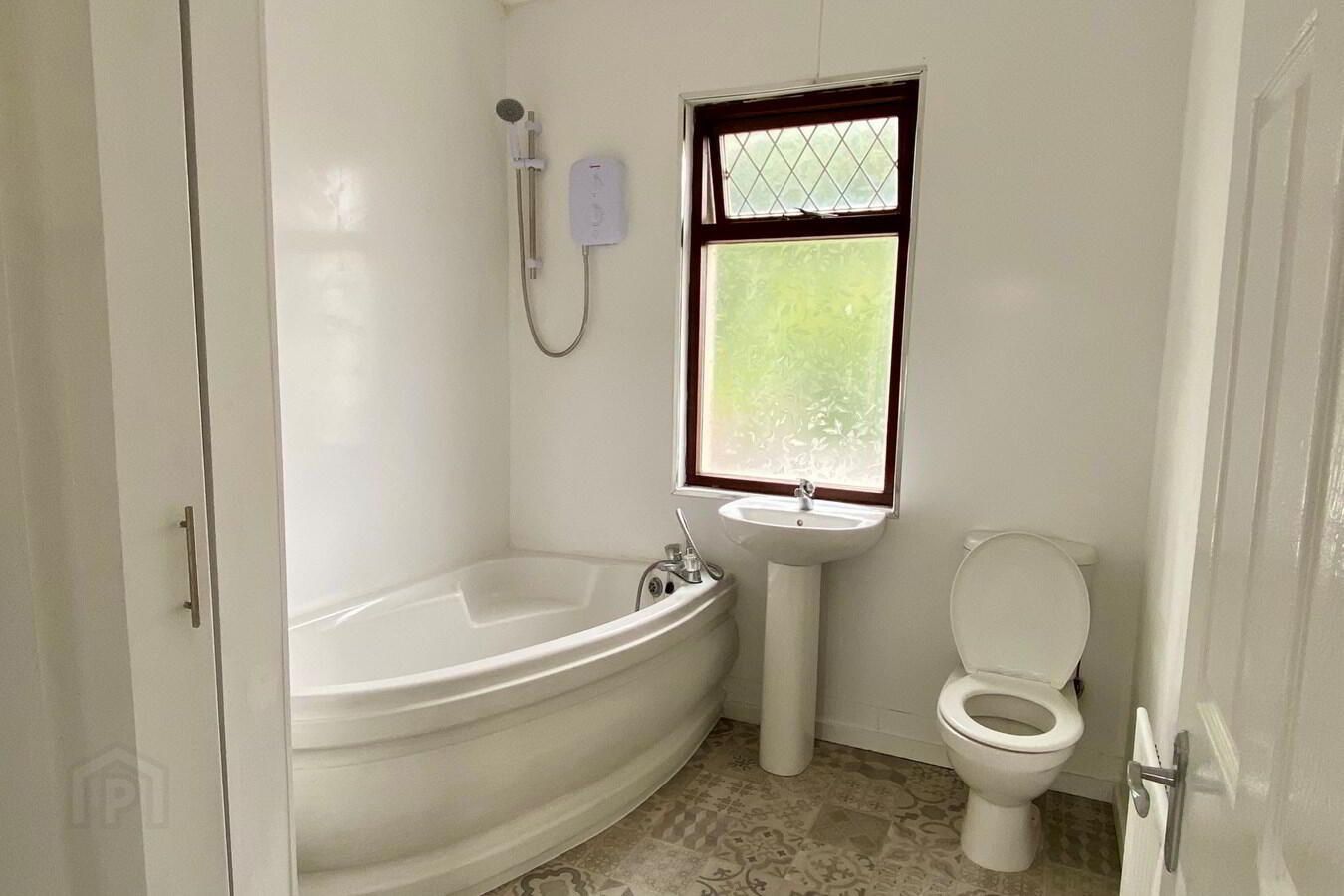 1 Oakleigh Park 14 of 16