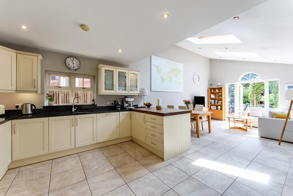 127 Ballantine Gardens 5 of 20