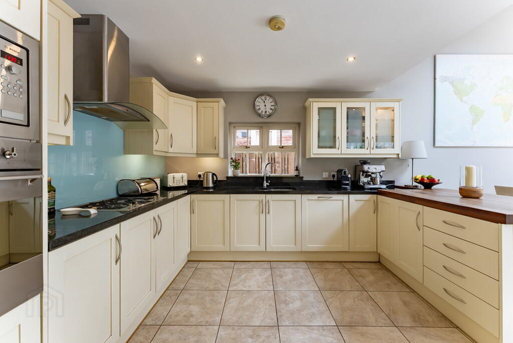 127 Ballantine Gardens 7 of 20