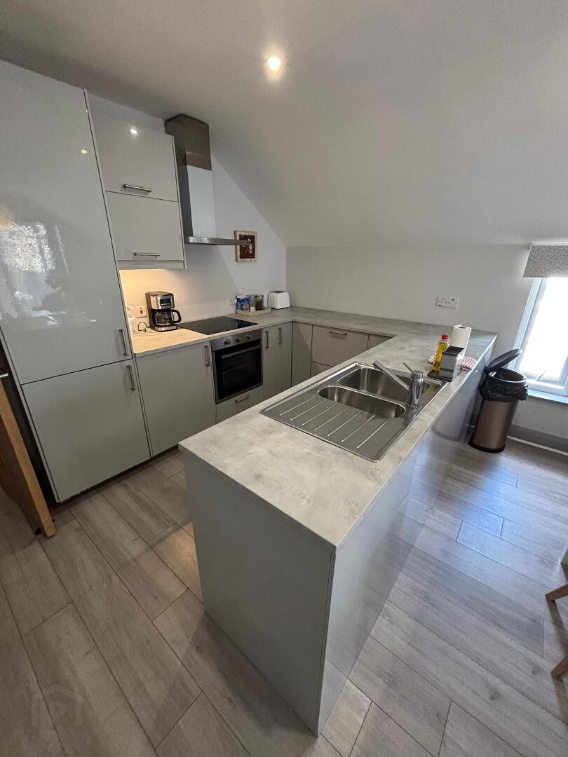 5 75 Eglinton Street 5 of 10