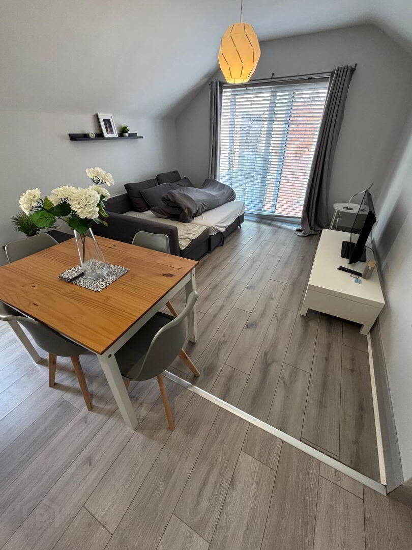 5 75 Eglinton Street 6 of 10
