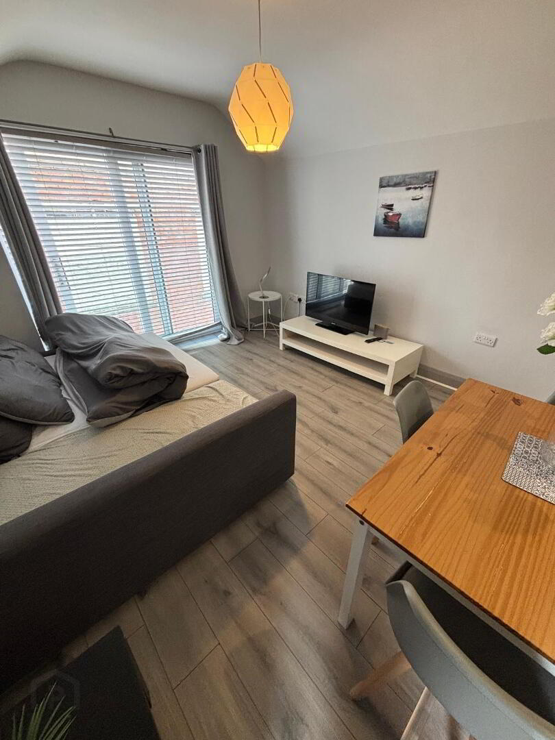 5 75 Eglinton Street 7 of 10
