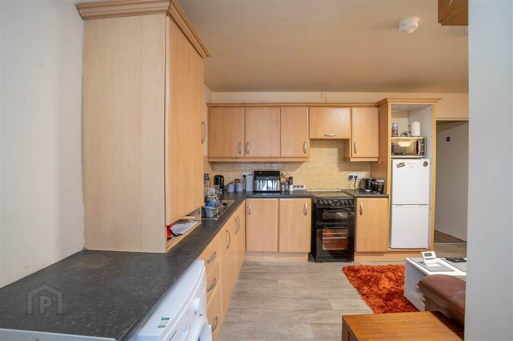 Two Bedroom Apartment, 46 Agincourt Avenue 2 of 8