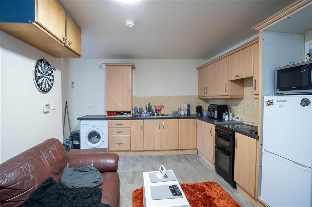 Two Bedroom Apartment, 46 Agincourt Avenue 3 of 8