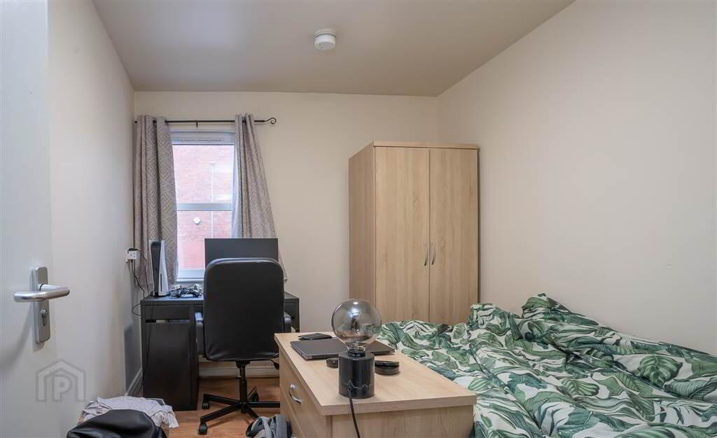 Two Bedroom Apartment, 46 Agincourt Avenue 5 of 8