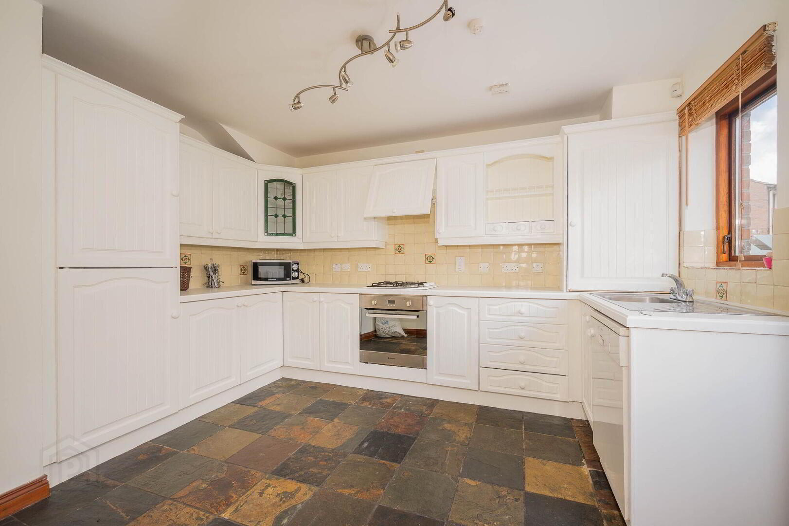 26 Laganvale Manor 6 of 15