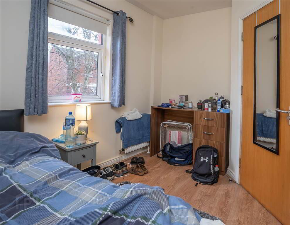 3 Bedroom Apartment, 46b Agincourt Avenue 4 of 10