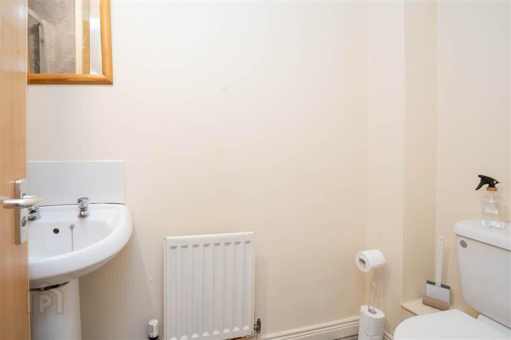 3 Bedroom Apartment, 46b Agincourt Avenue 8 of 10