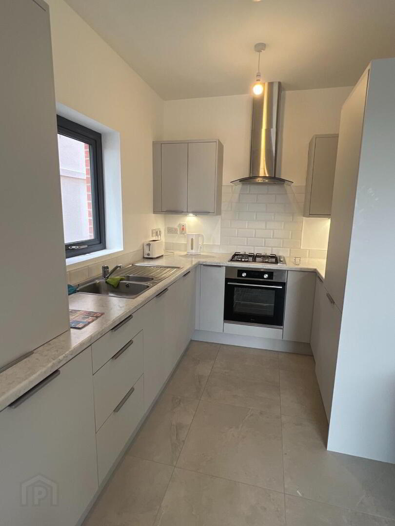 2 Cotton Hall, 5 Faulkner Road 3 of 10