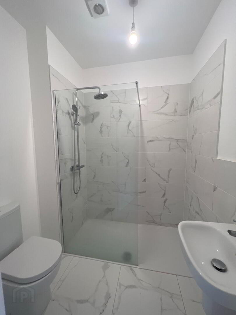 2 Cotton Hall, 5 Faulkner Road 6 of 10