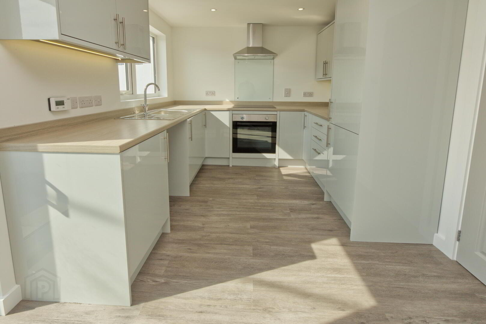 40 Elmfield Park 3 of 13