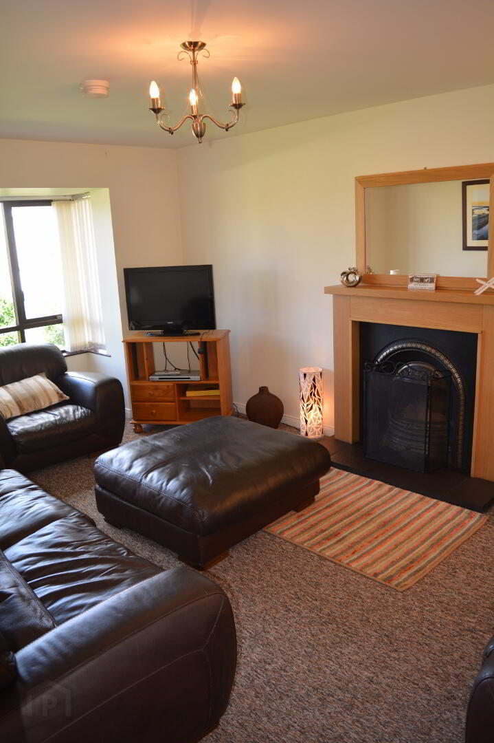 STUDENT LET, 2 Coachmans Court 5 of 16