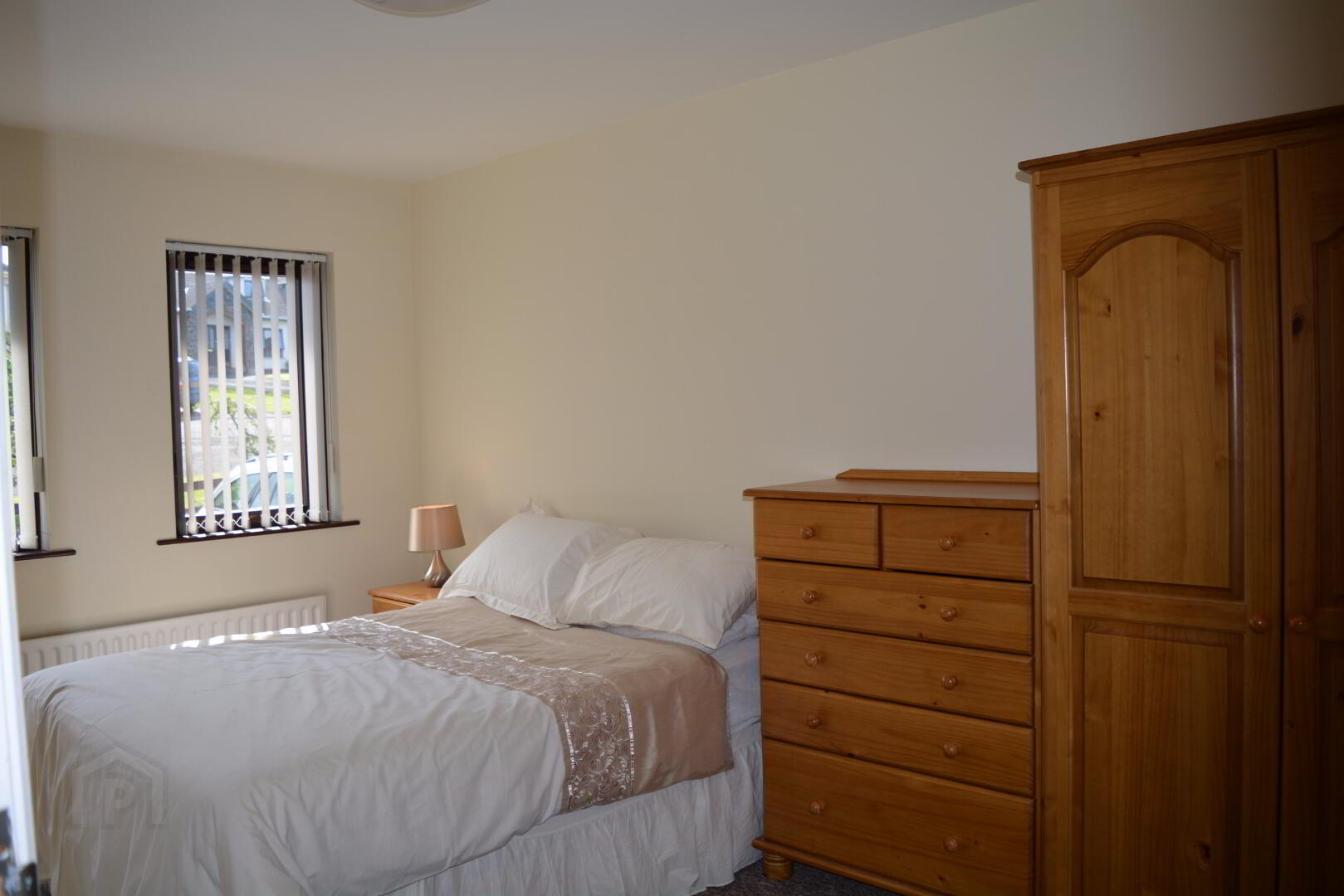 STUDENT LET, 2 Coachmans Court 12 of 16