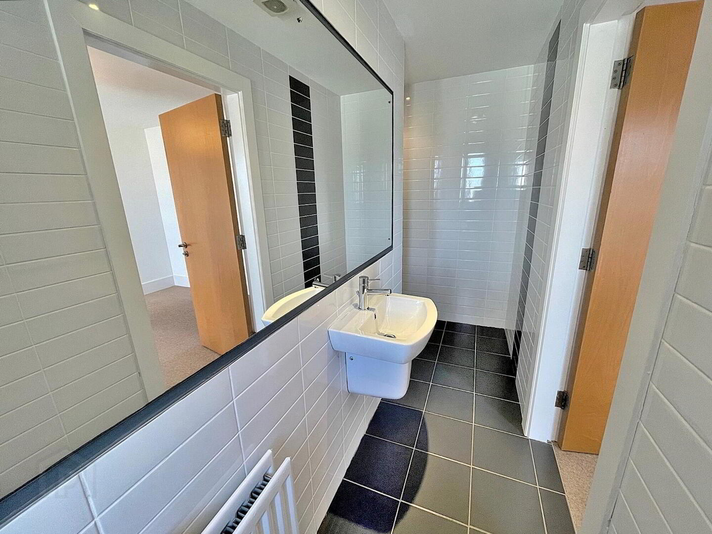Apt 28, Newtown Building 9 of 13