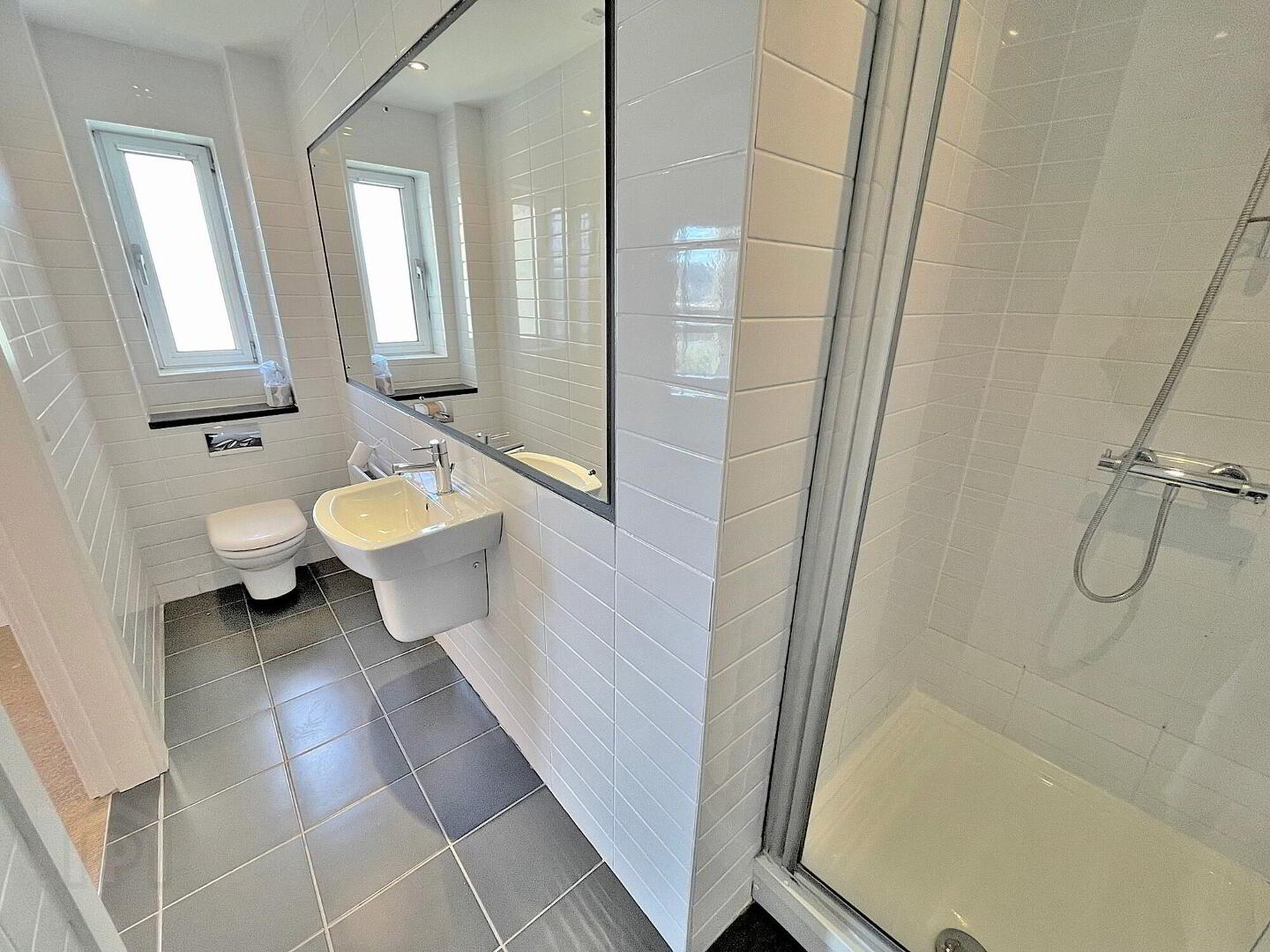 Apt 28, Newtown Building 10 of 13