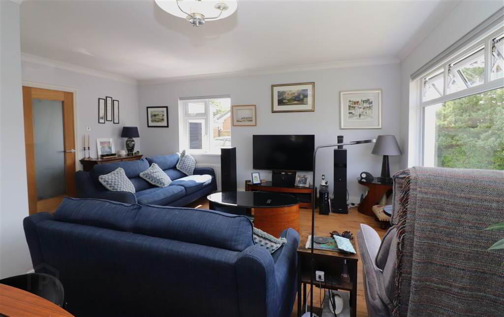 27 Traherne Gardens 3 of 12
