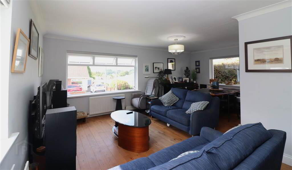 27 Traherne Gardens 4 of 12