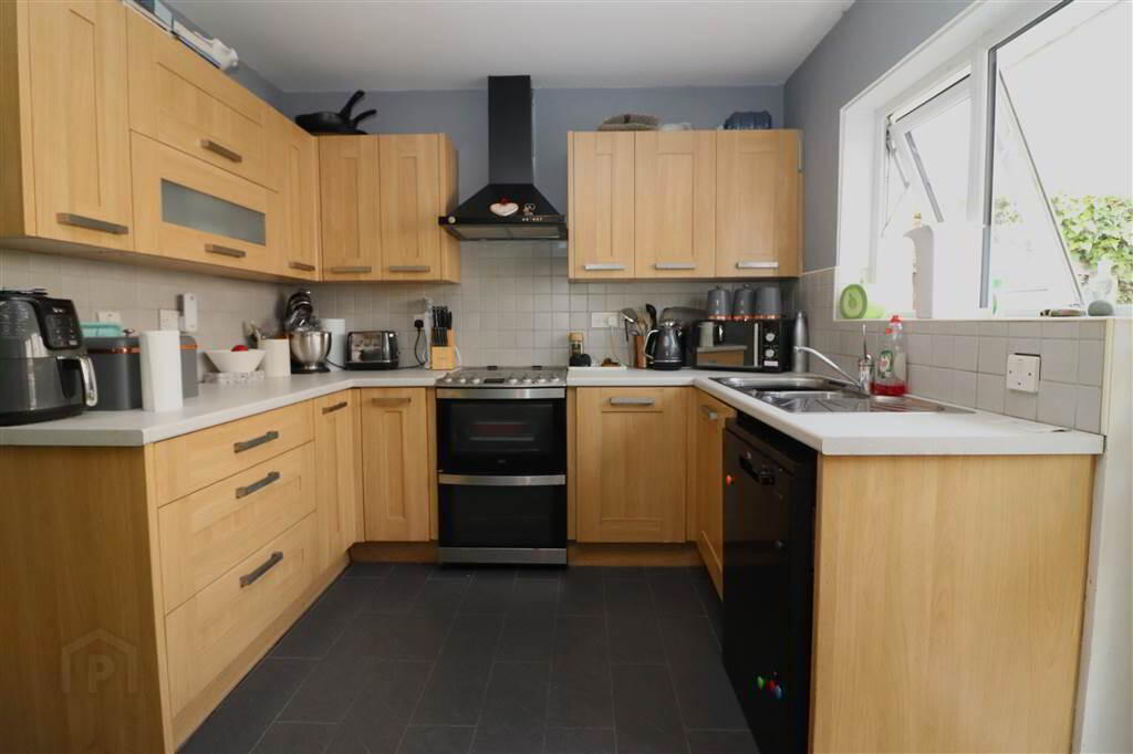 27 Traherne Gardens 6 of 12