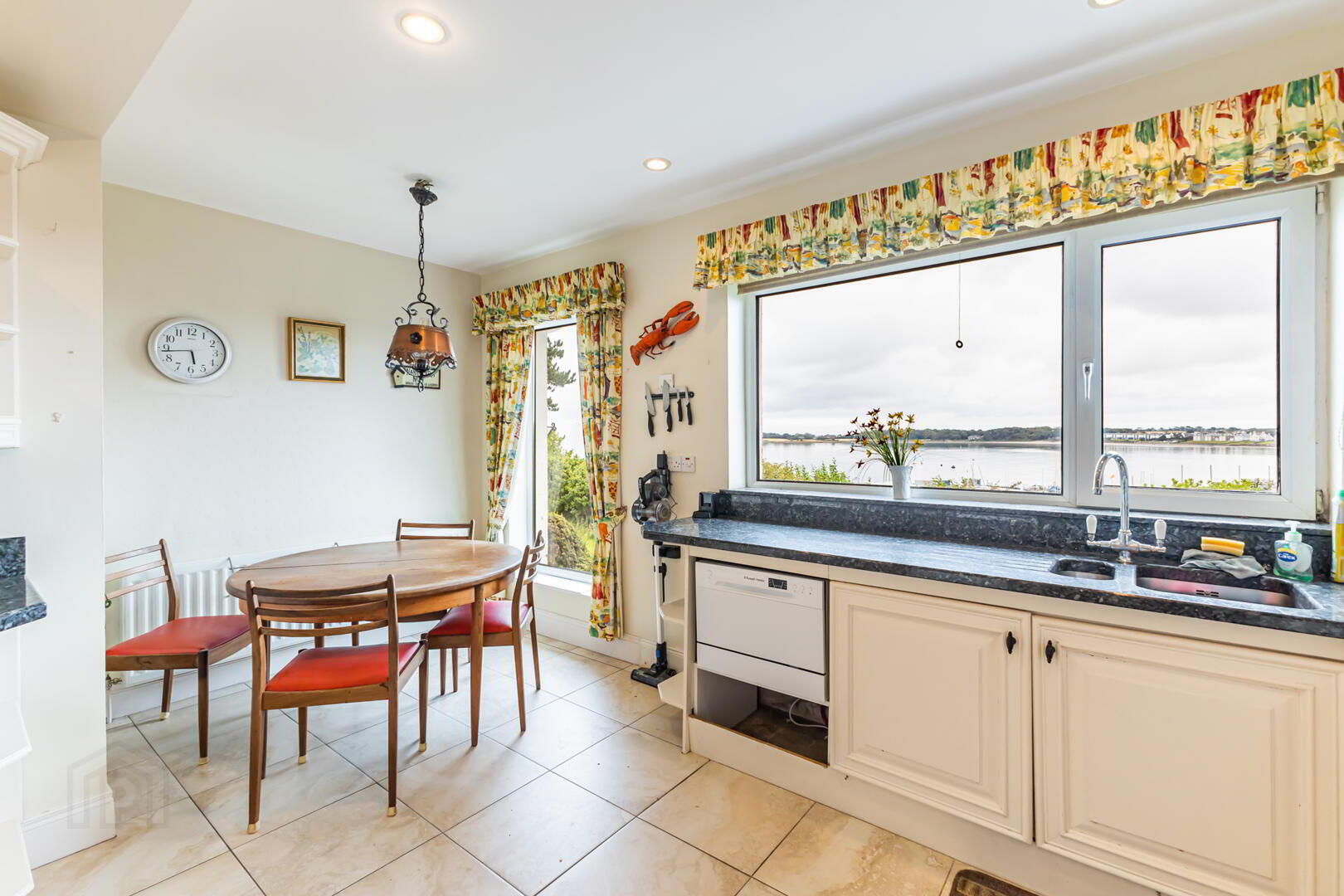 Kingsland House, 80 Ward Avenue 13 of 27