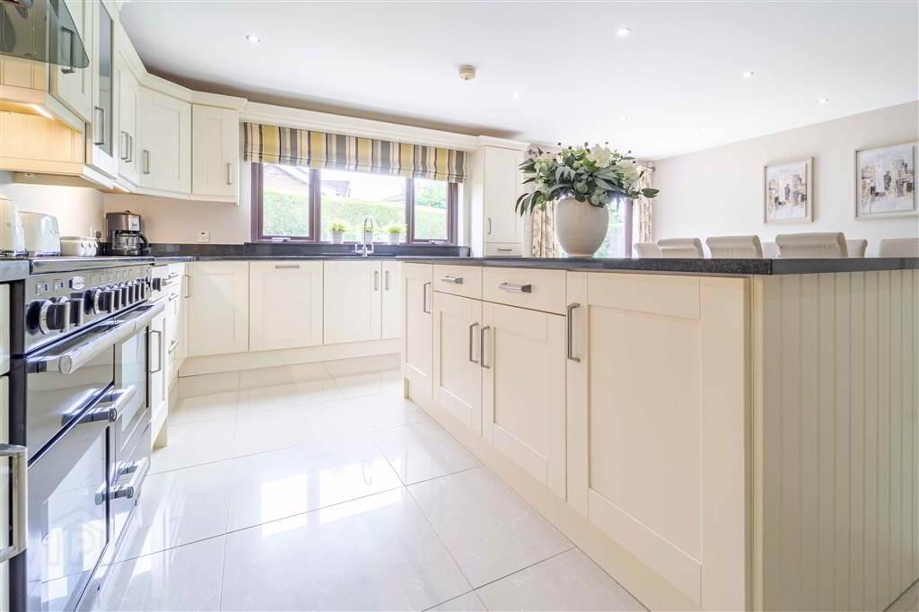26 Magheralave Court 10 of 28