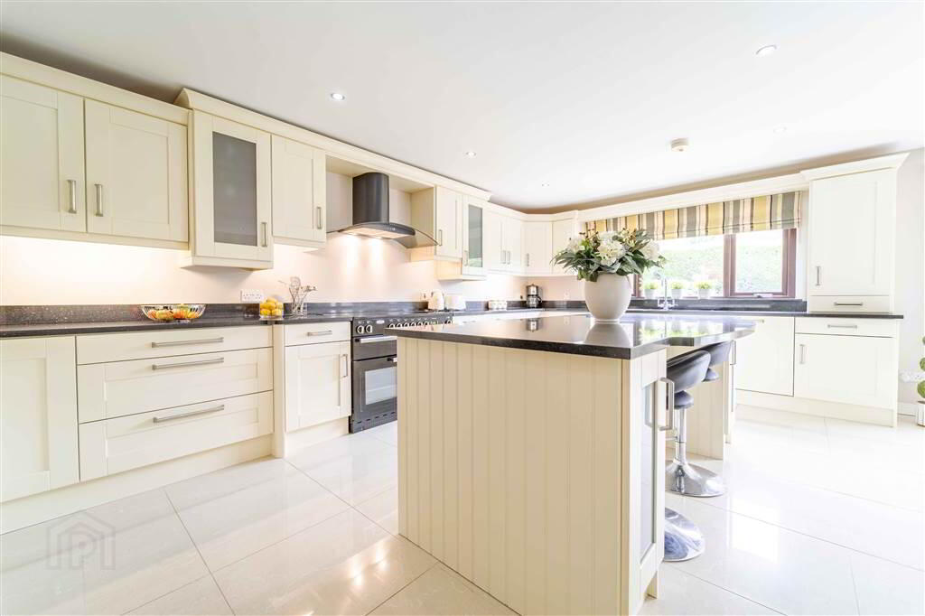 26 Magheralave Court 7 of 28