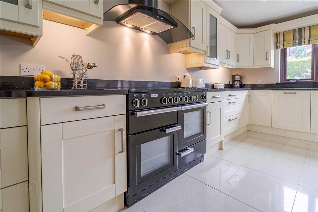 26 Magheralave Court 11 of 28
