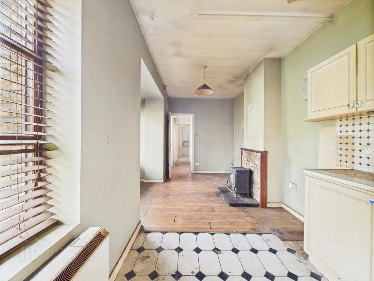 2 Manor Court 8 of 12