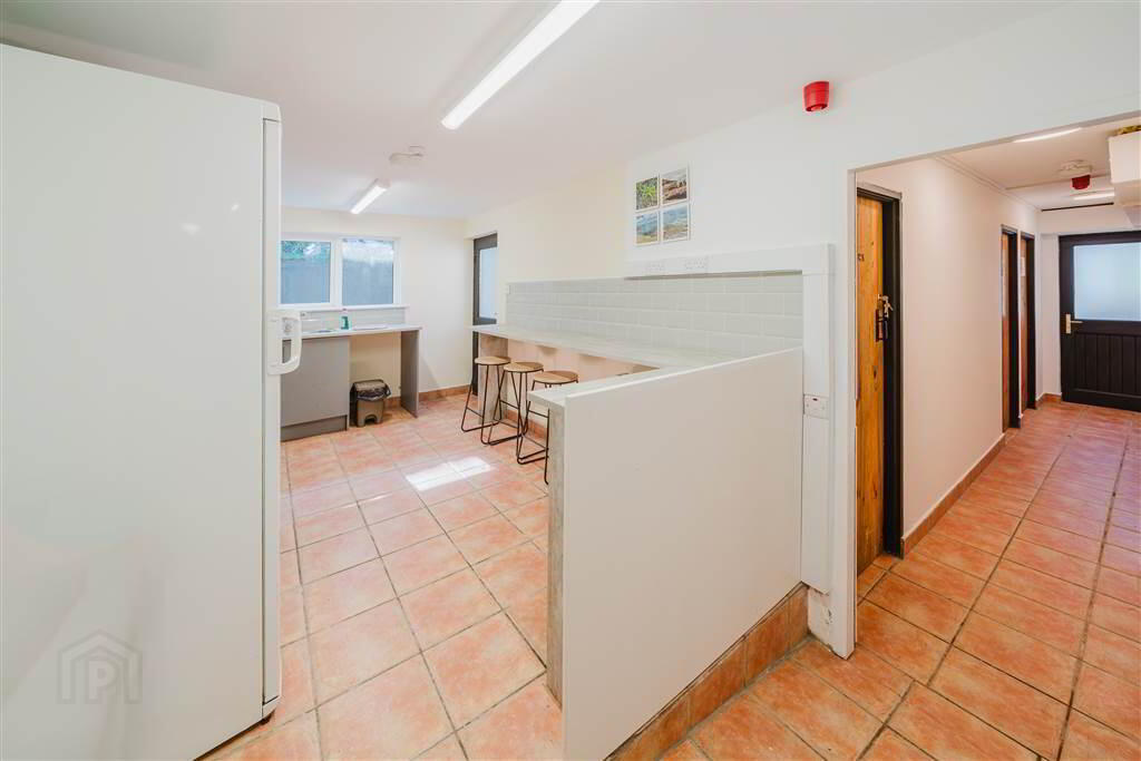Old Railway Tavern Office & Apartment 9 of 20