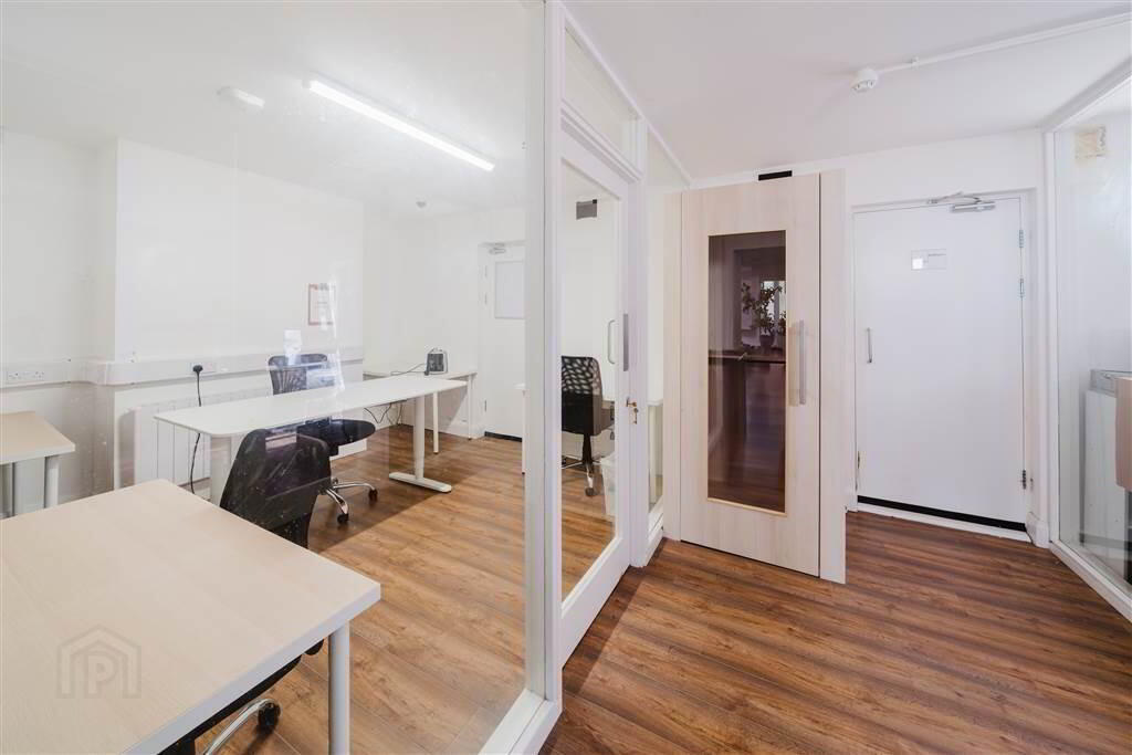 Old Railway Tavern Office & Apartment 4 of 20