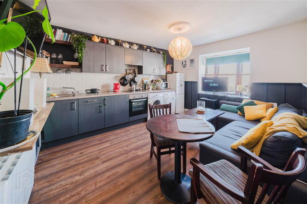 Old Railway Tavern Office & Apartment 17 of 20