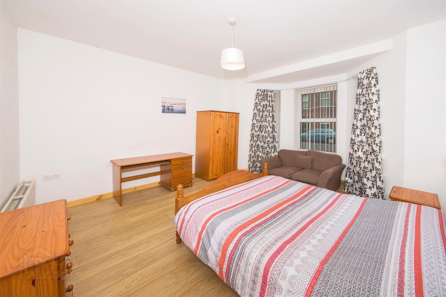 Room 1, 32 Wellesley Avenue 1 of 4