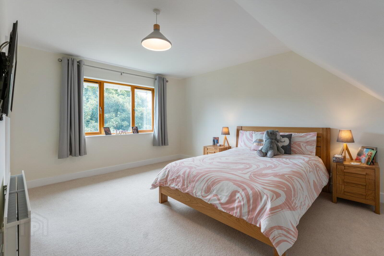 17 Helensview Park 22 of 45