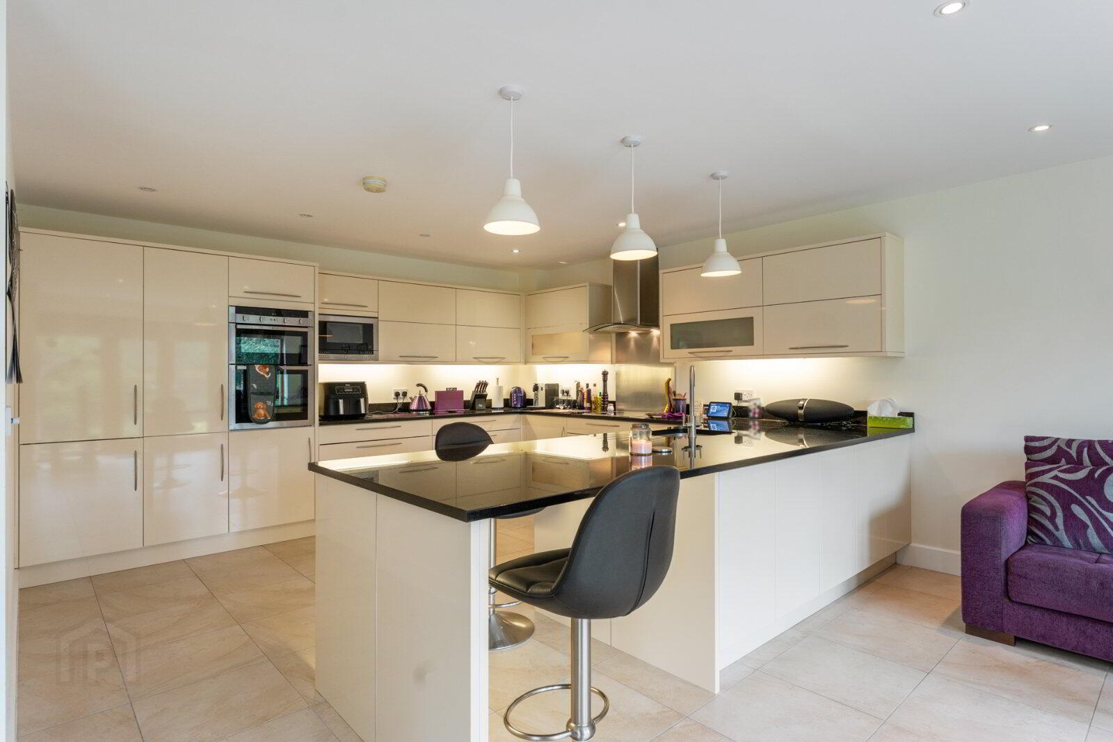 17 Helensview Park 13 of 45