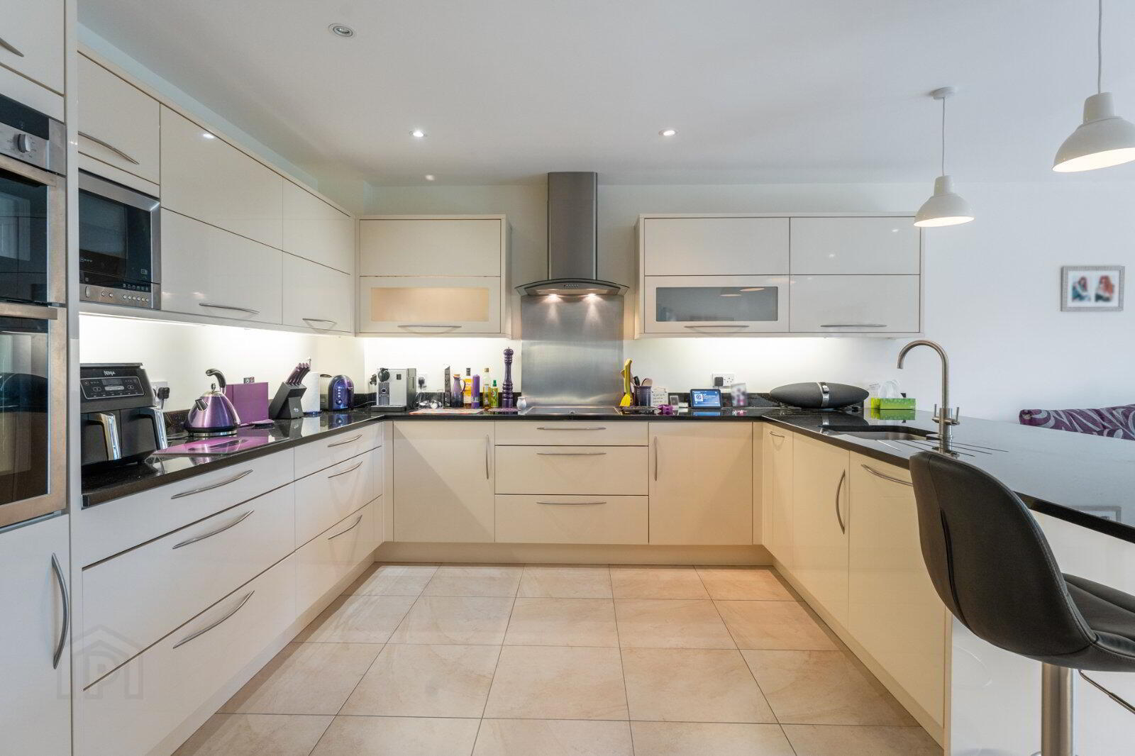 17 Helensview Park 12 of 45