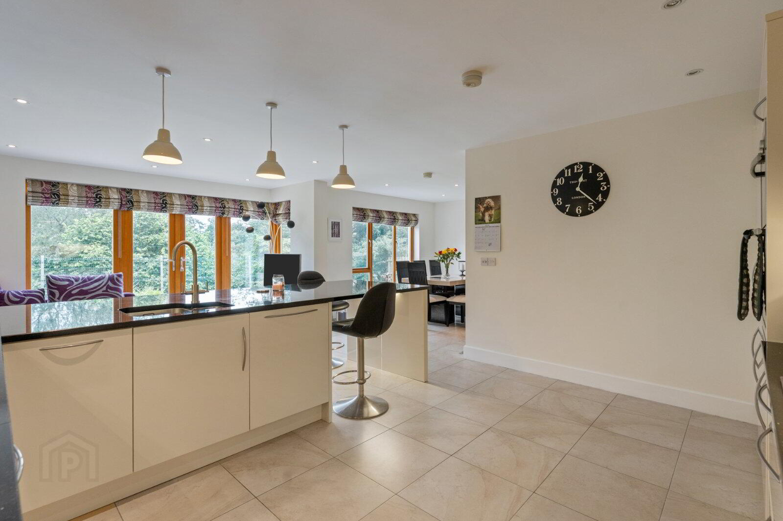 17 Helensview Park 15 of 45