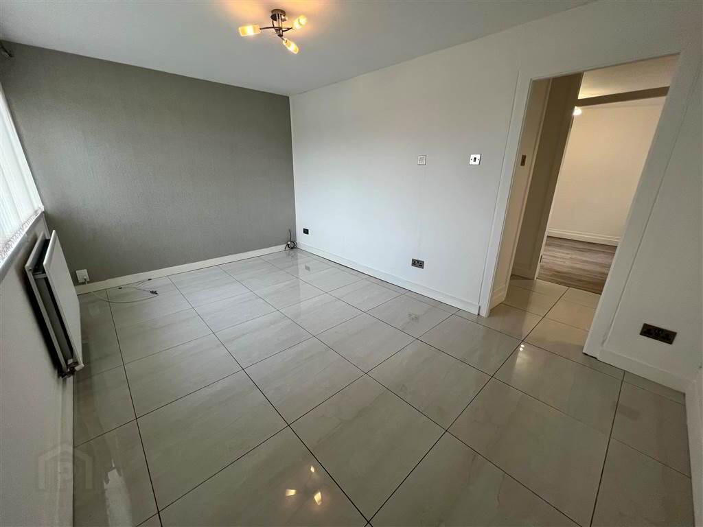 25b Cooneen Way 4 of 13