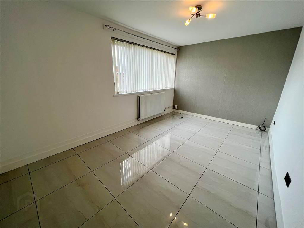 25b Cooneen Way 5 of 13