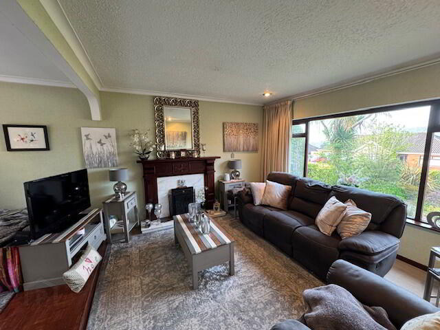 22 Brooklands Crescent 4 of 14