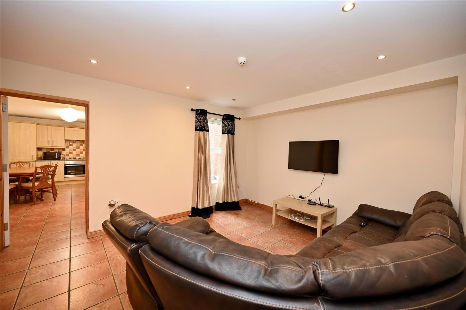Room 3, 34c Edinburgh Street 2 of 9