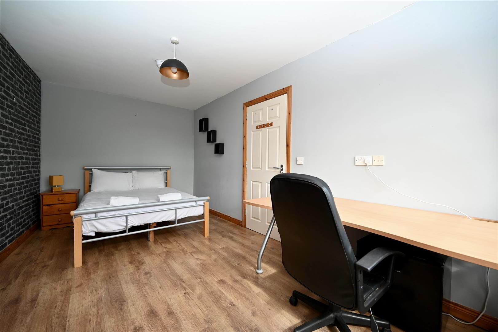Room 4, 34c Edinburgh Street 5 of 9