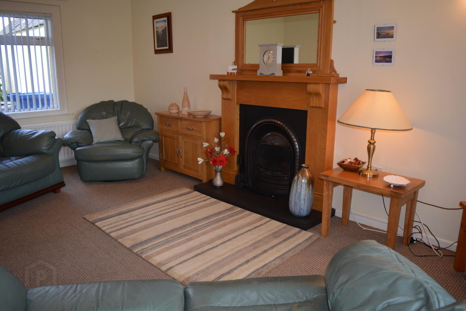 Female Only House Double Room, 47 Station Road 3 of 5