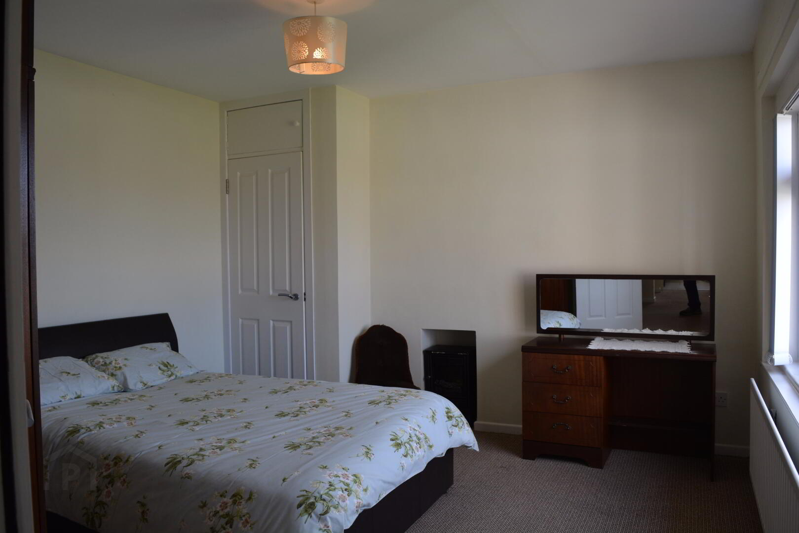 Female Only House Double Room, 47 Station Road 4 of 5