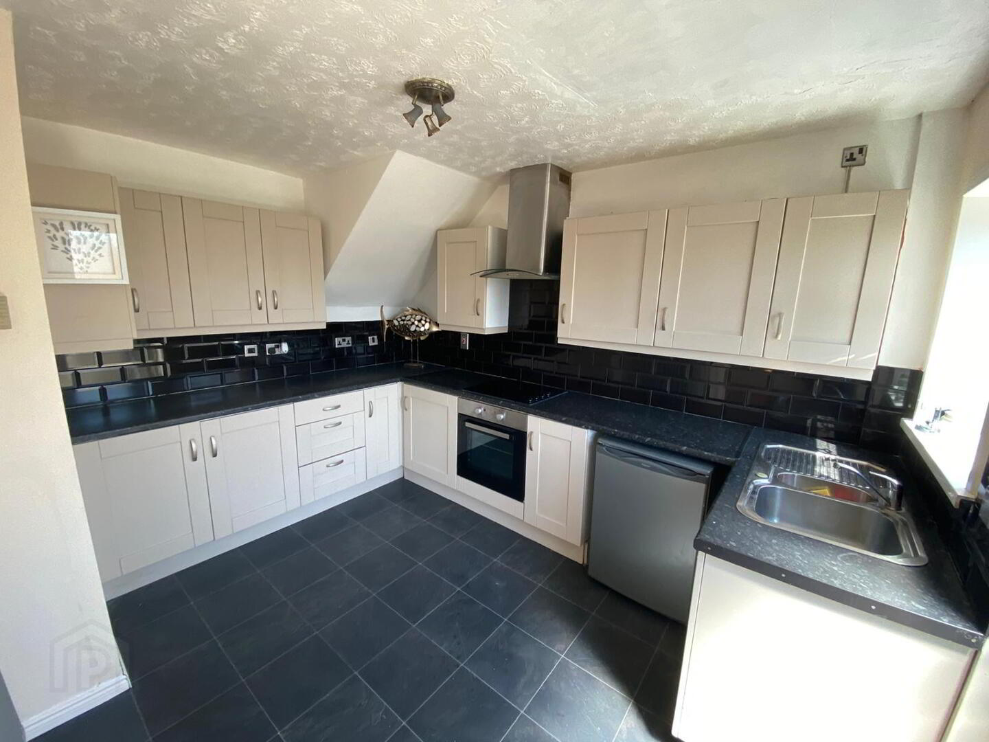 6 Thornfield Court 5 of 9