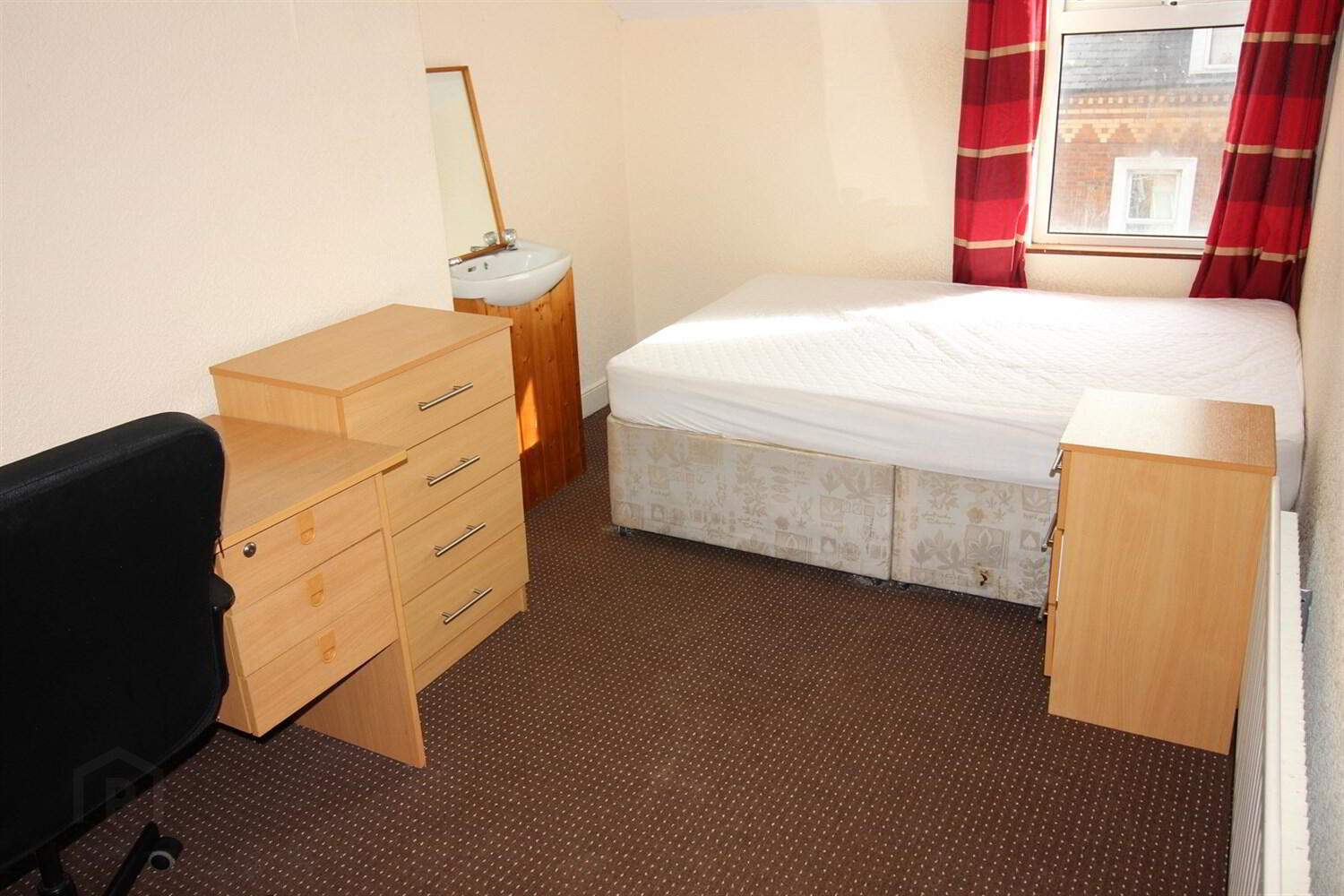 Apt 1, 13 Malone Avenue 6 of 8